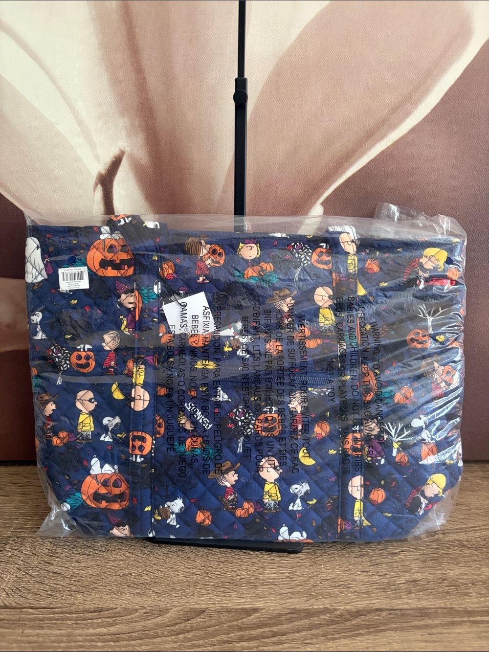 VB Iconic Small Vera Tote - Peanuts Halloween 🎃 👻 Limited Edition  NWT - Picture 7 of 7